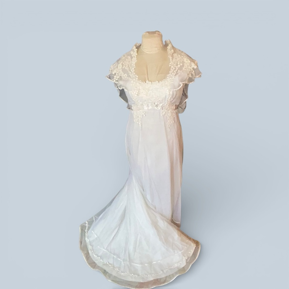 Vintage 1970s Romantic Empire Waist Union Made  White Wedding Gown Size 12 Boho